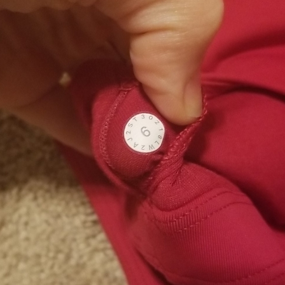 SOLD Lululemon pushing limits ruby red sz 6 - Picture 6 of 6